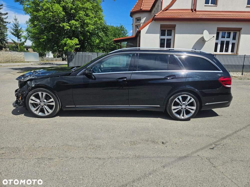 Mercedes-Benz Klasa E 220 BlueTEC 4Matic 7G-TRONIC - 29