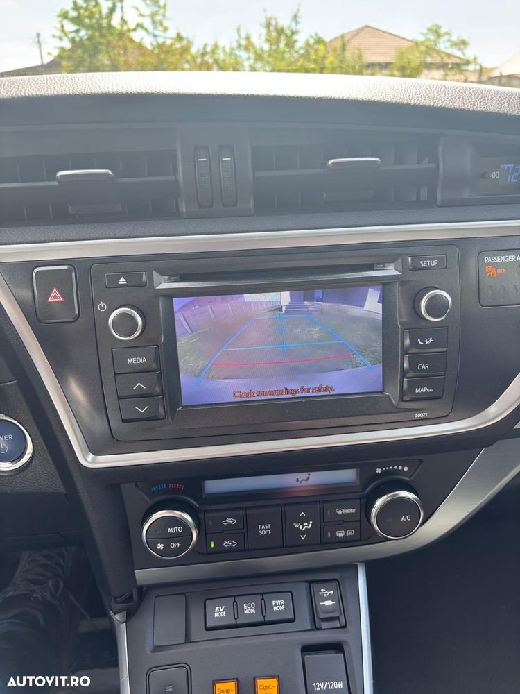 Toyota Auris - 12
