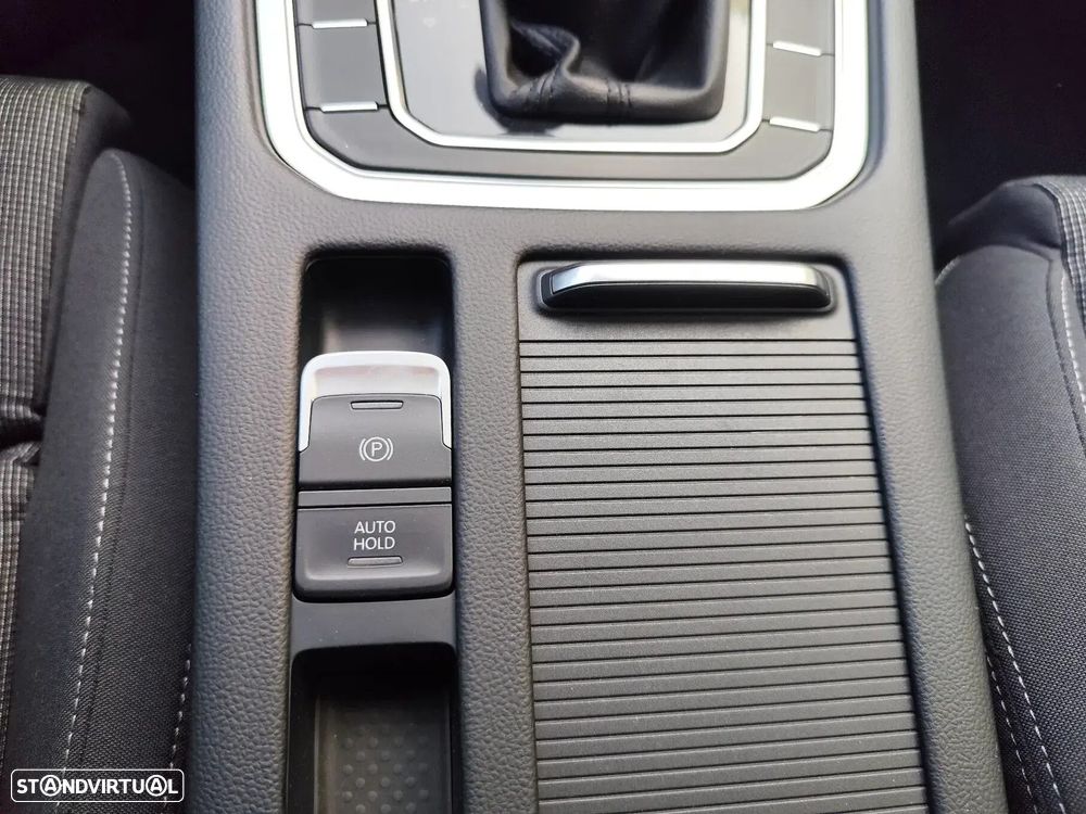 VW Passat Variant 2.0 TDI Confortline DSG - 26