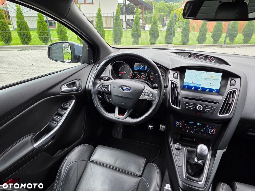 Ford Focus 2.0 EcoBoost ST mit Leder-Exclusiv-Paket - 16