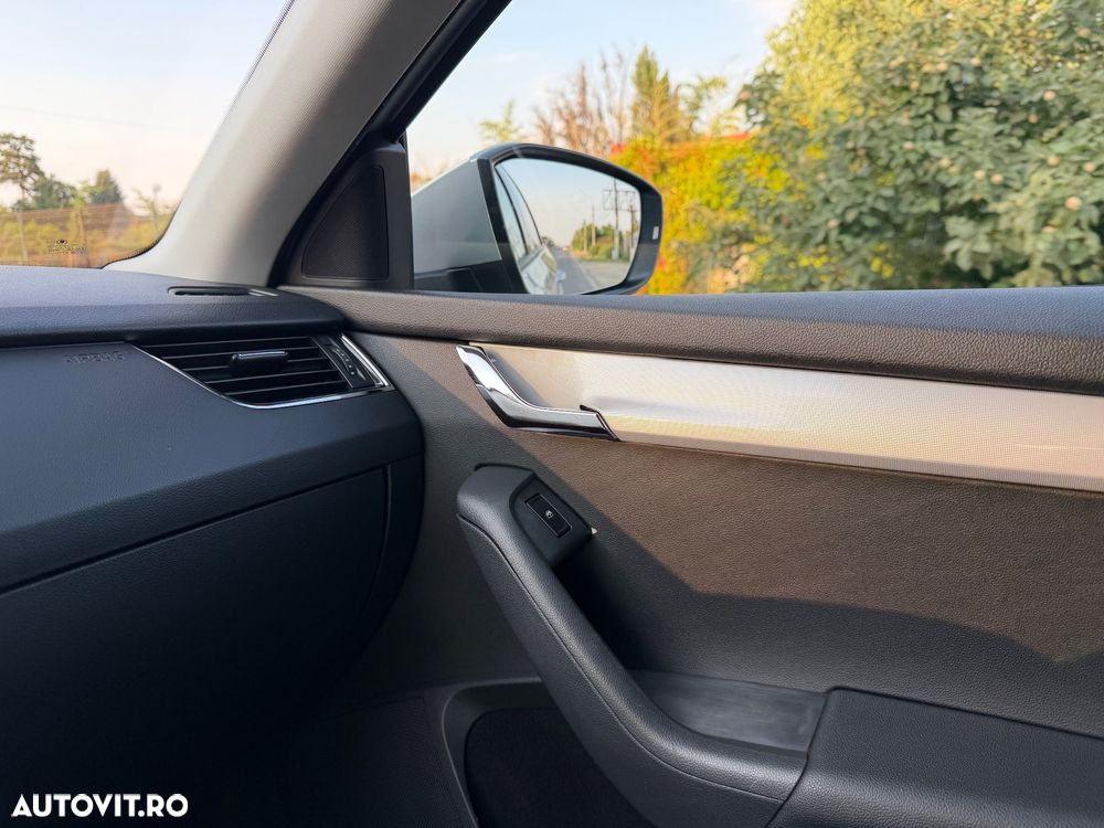 Skoda Octavia 2.0 TDI DSG Ambition - 24