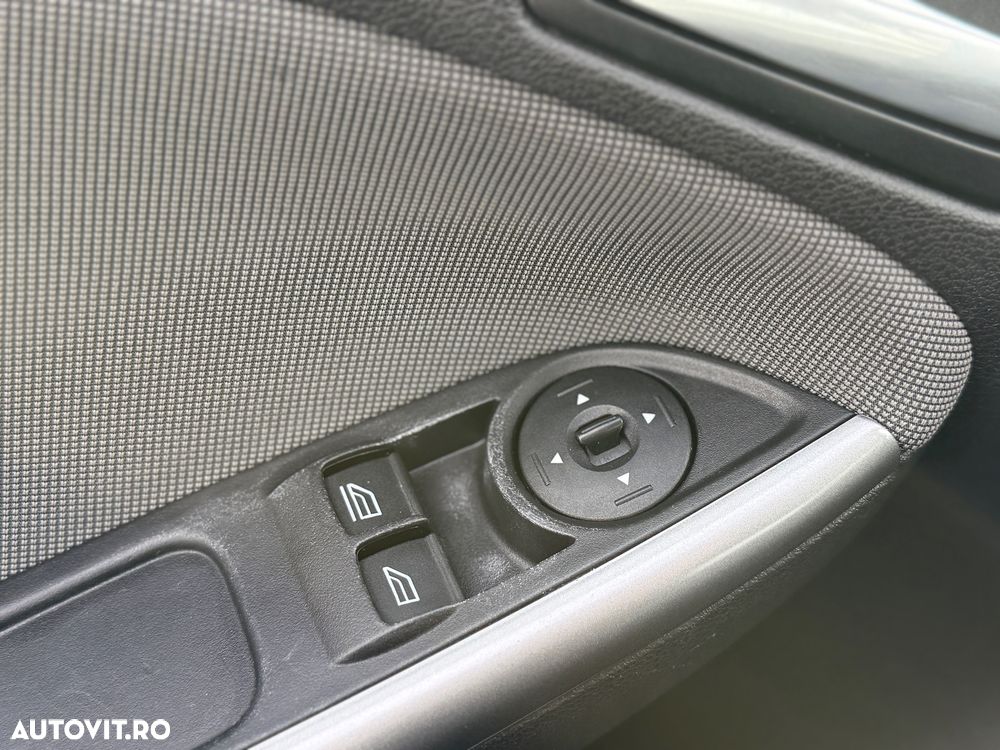 Ford Focus Turnier 1.6 TDCi ECOnetic 88g Start-Stopp-Sy Titanium - 12