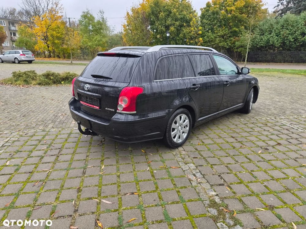 Toyota Avensis - 2