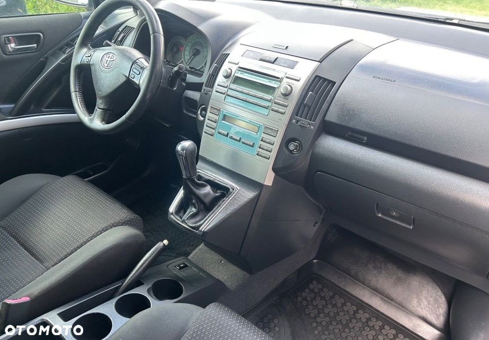 Toyota Corolla Verso - 16