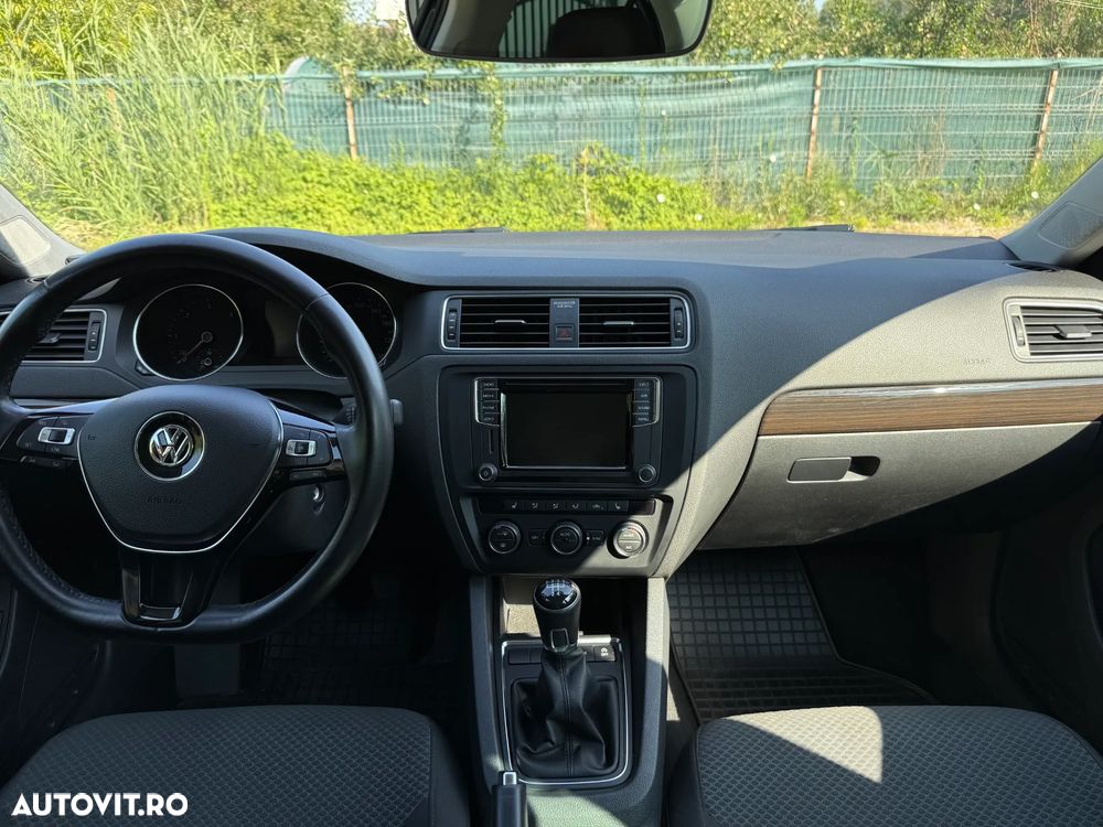 Volkswagen Jetta - 8
