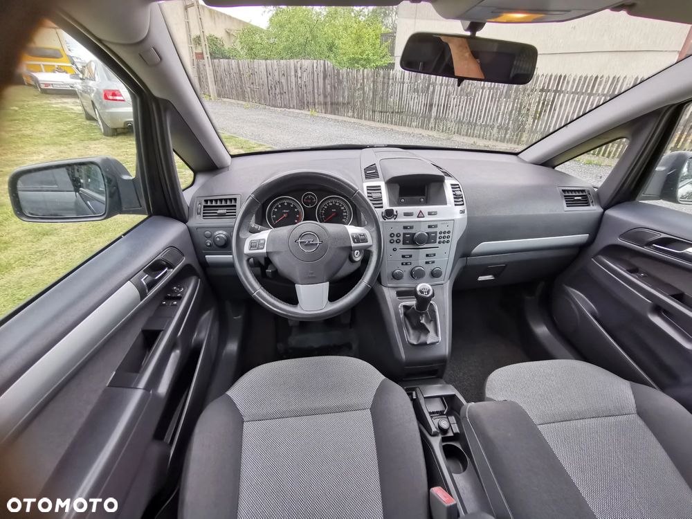Opel Zafira 1.8 Cosmo EU5 - 17