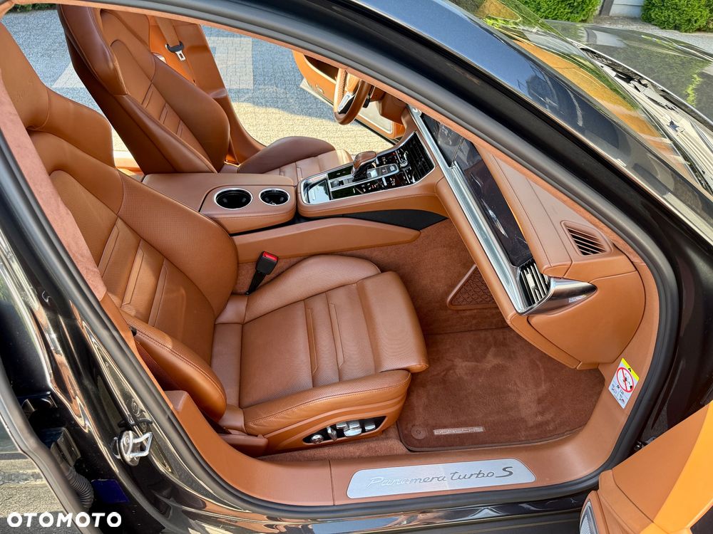 Porsche Panamera Turbo S - 24