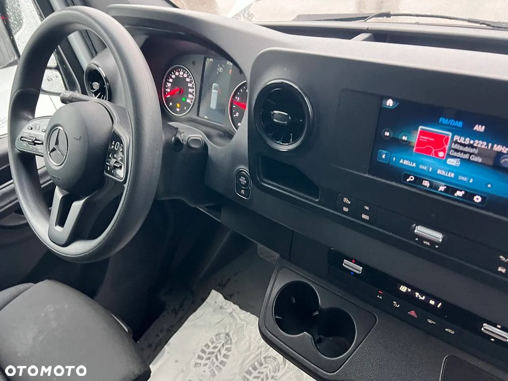 Mercedes-Benz Sprinter - 16