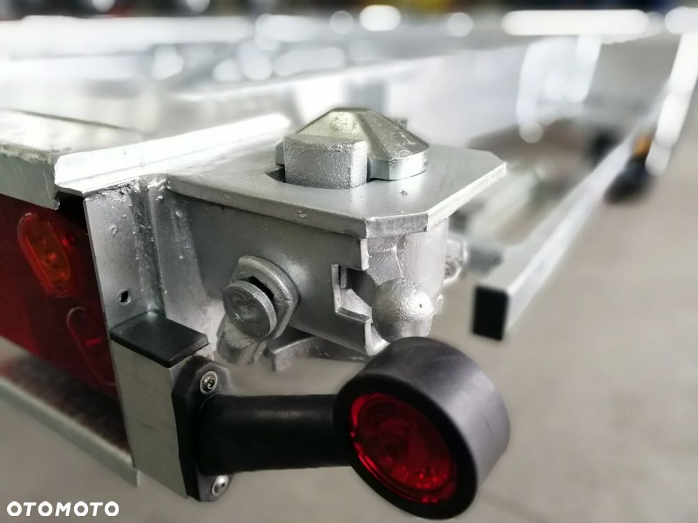 Besttrailers Przyczepa pod kontener 10-stopowy producent Besttrailers - 15