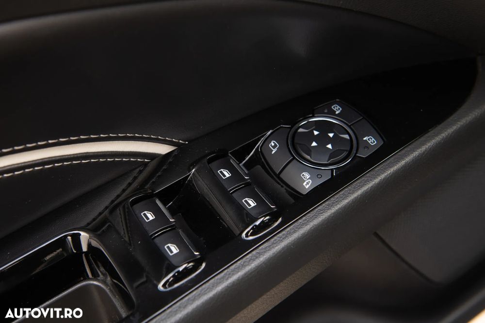 Ford Mondeo 2.0 HEV Vignale - 12