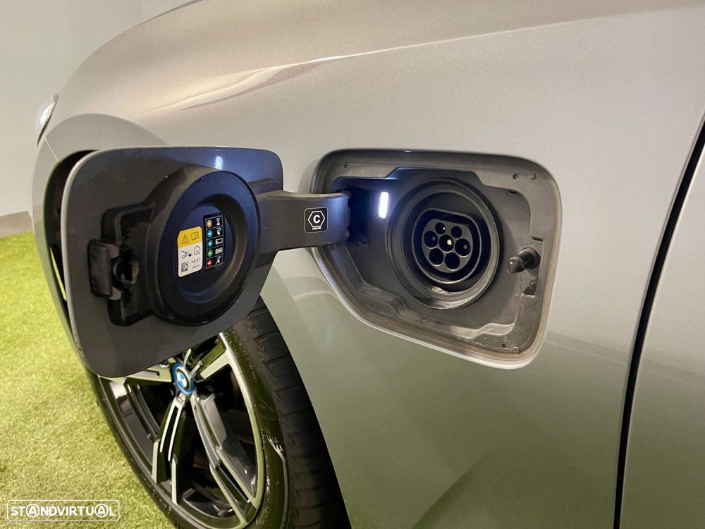 BMW 320 e Pack M Auto - 36