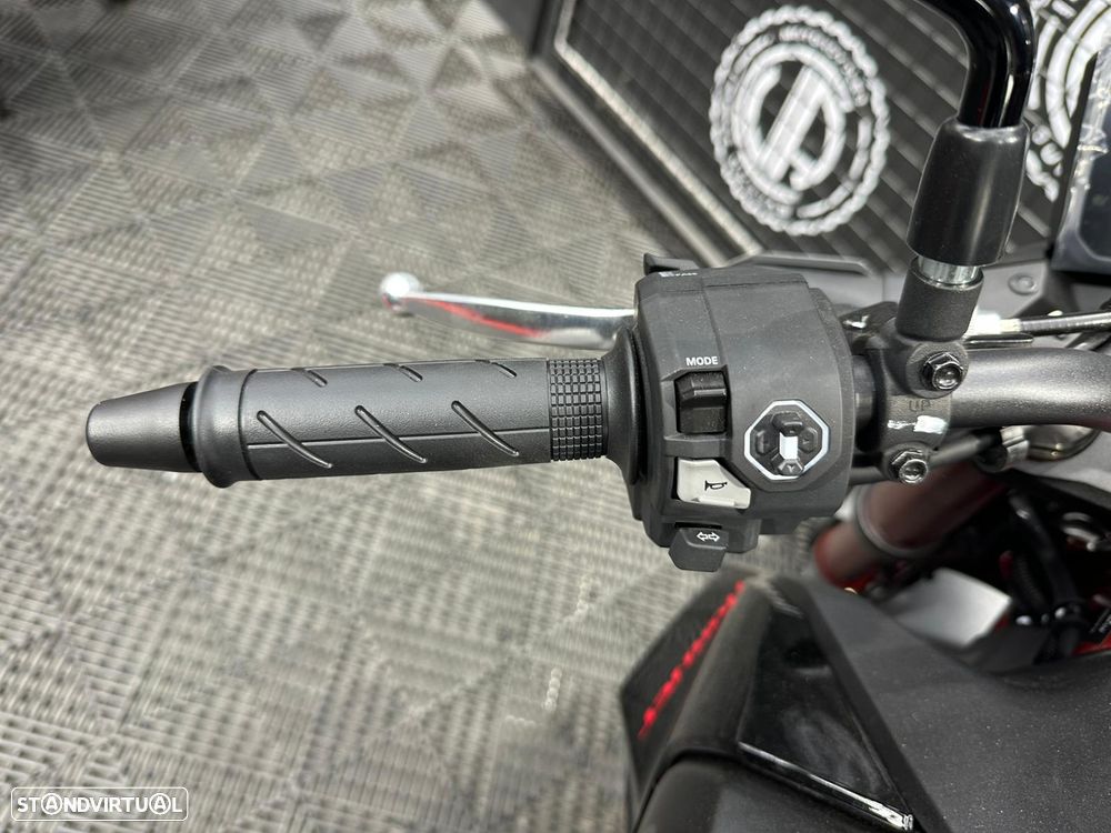 Honda CB 750 HORNET E-CLUTCH 2026 - 8