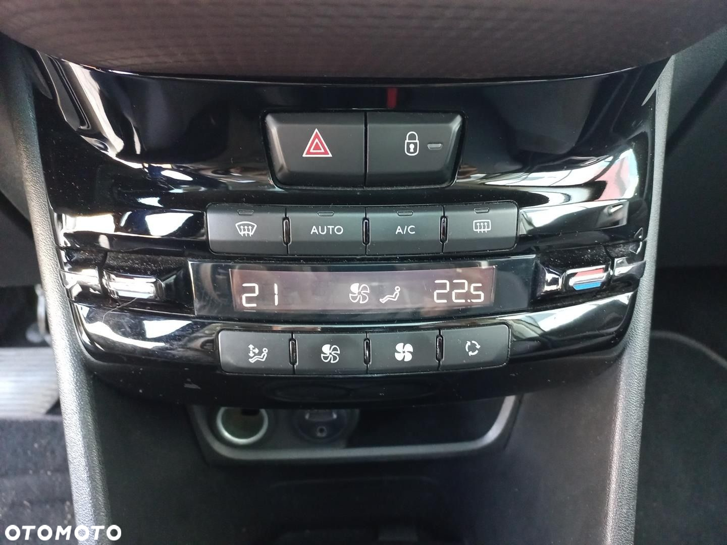 Peugeot 2008 1.6 e-HDi Style S&S - 21