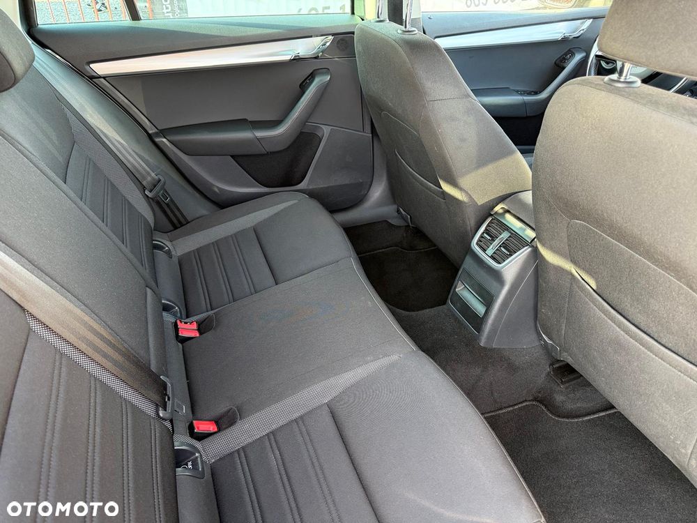 Skoda Octavia 1.6 TDI DSG Style - 8