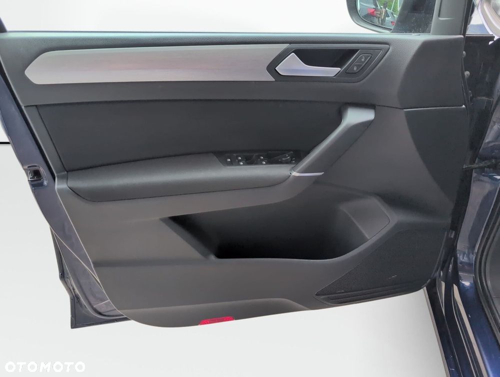 Volkswagen Touran - 17