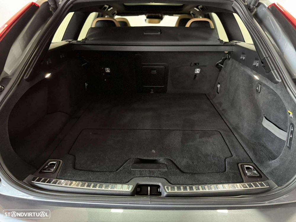 Volvo V90 2.0 D4 Momentum Geartronic - 30