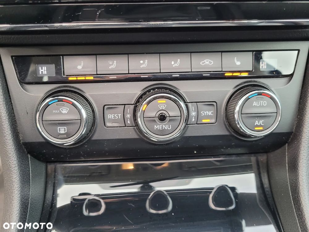 Skoda Superb 2.0 TDI Premium Edition - 17