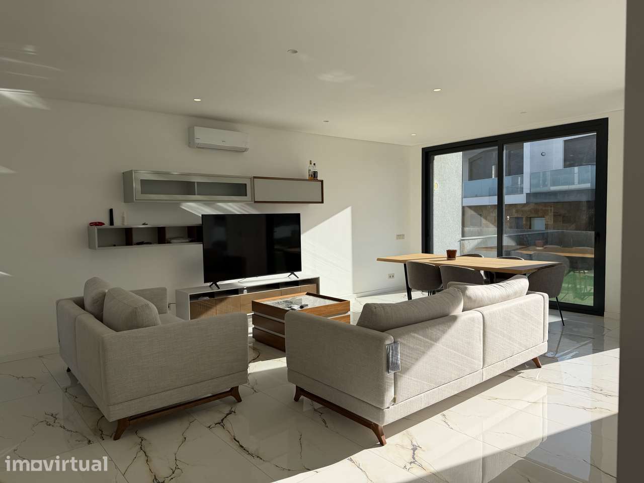 Moradia T4 NOVA com box e piscina - Grande imagem: 5/42