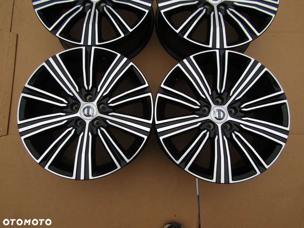 4x Felgi 18 Volvo S40 V60 S90 V90 C30 S60 XC40 XC60 8j 5x108 ET42 - 6