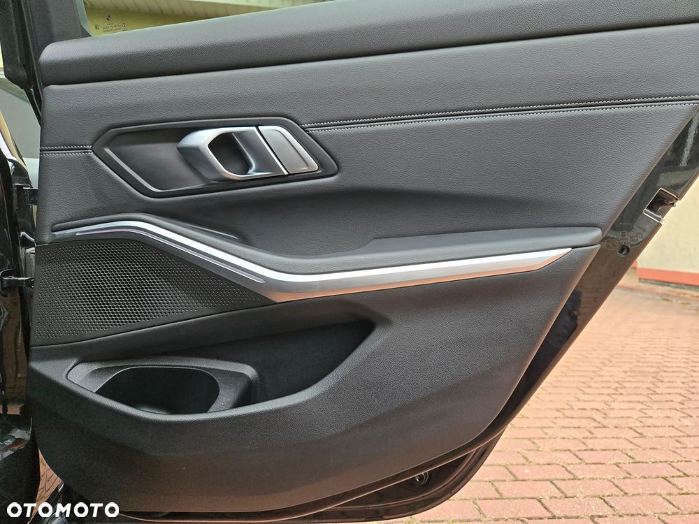 BMW Seria 3 320e xDrive - 9