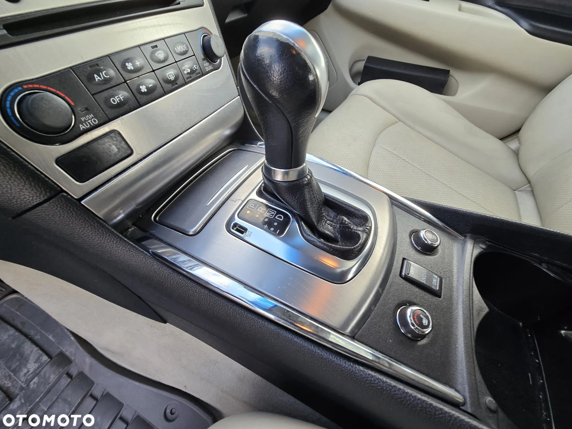 Infiniti G G37 AWD - 35