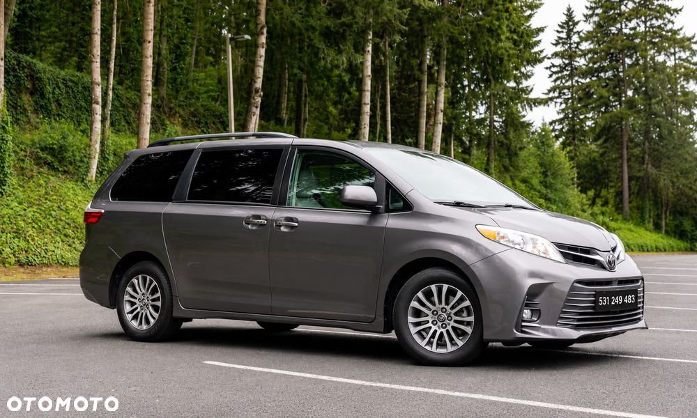 Toyota Sienna - 3