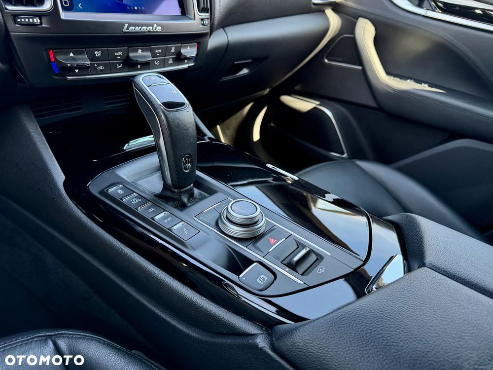 Maserati Levante S Q4 - 11