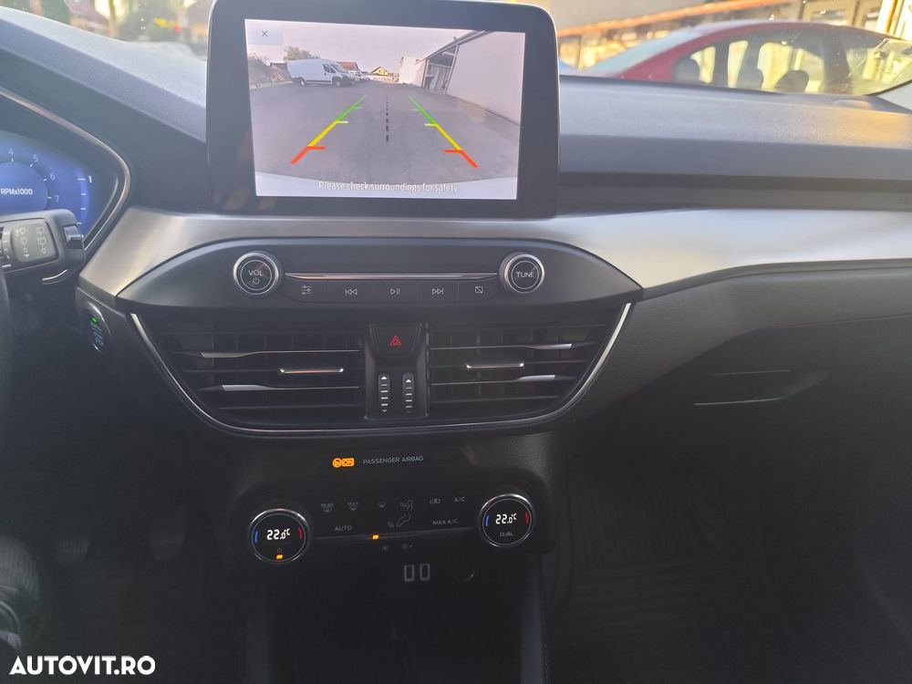 Ford Focus 1.0 EcoBoost Hybrid TITANIUM - 17