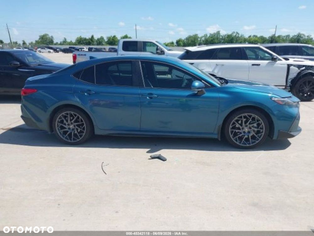 Toyota Camry - 5