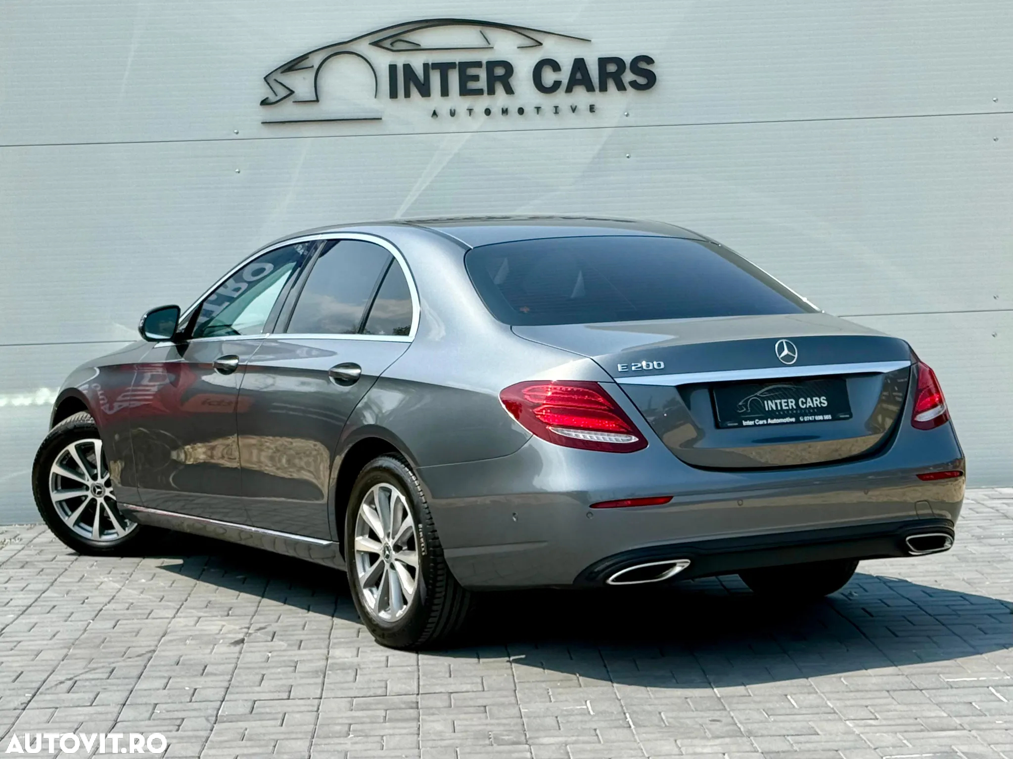 Mercedes-Benz E 200 9G-TRONIC Exclusive - 4