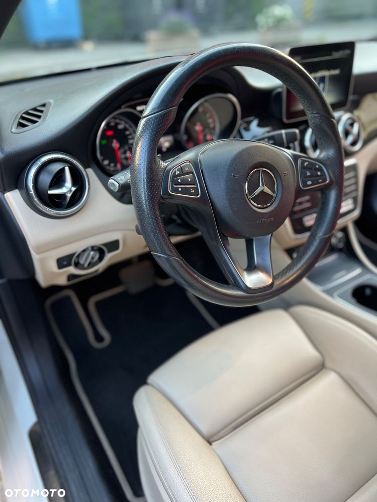 Mercedes-Benz CLA 250 7G-DCT - 14