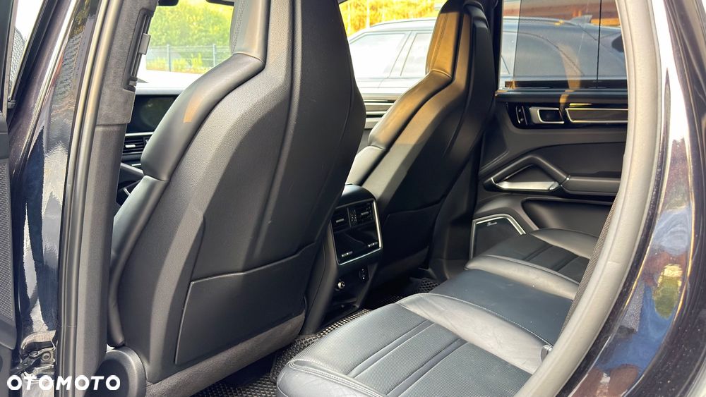 Porsche Cayenne - 23