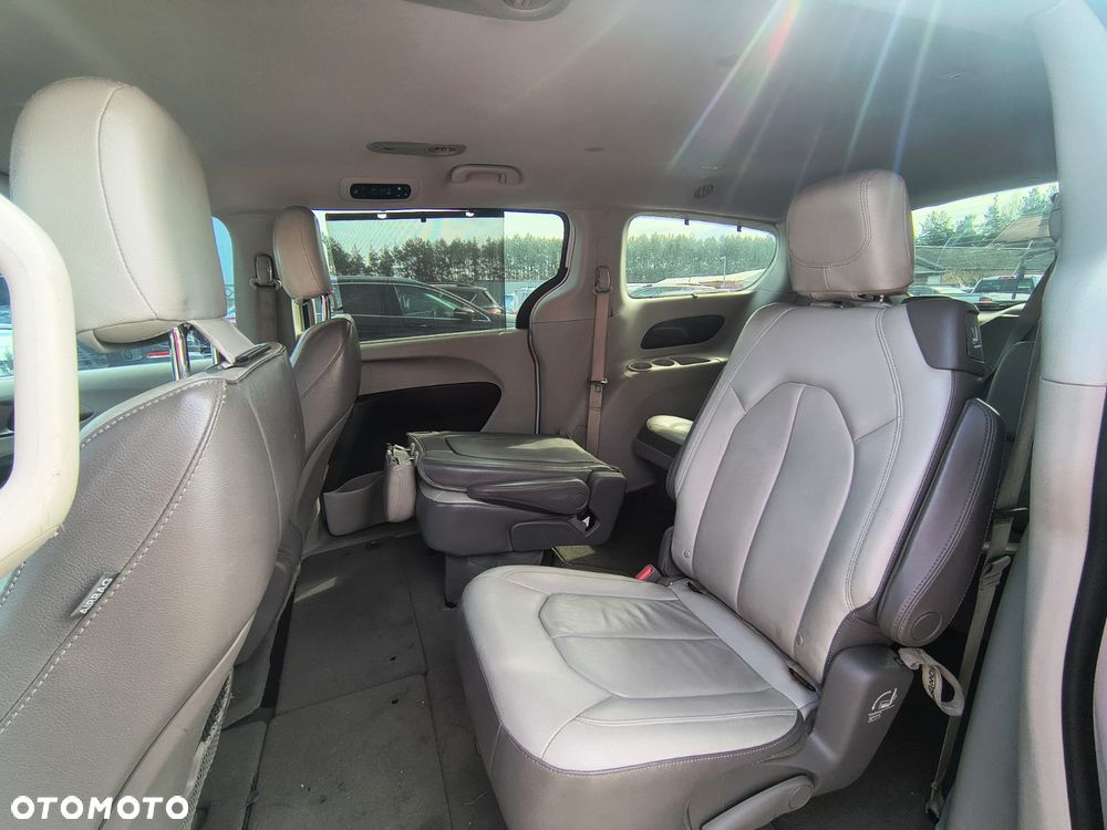 Chrysler Pacifica - 13