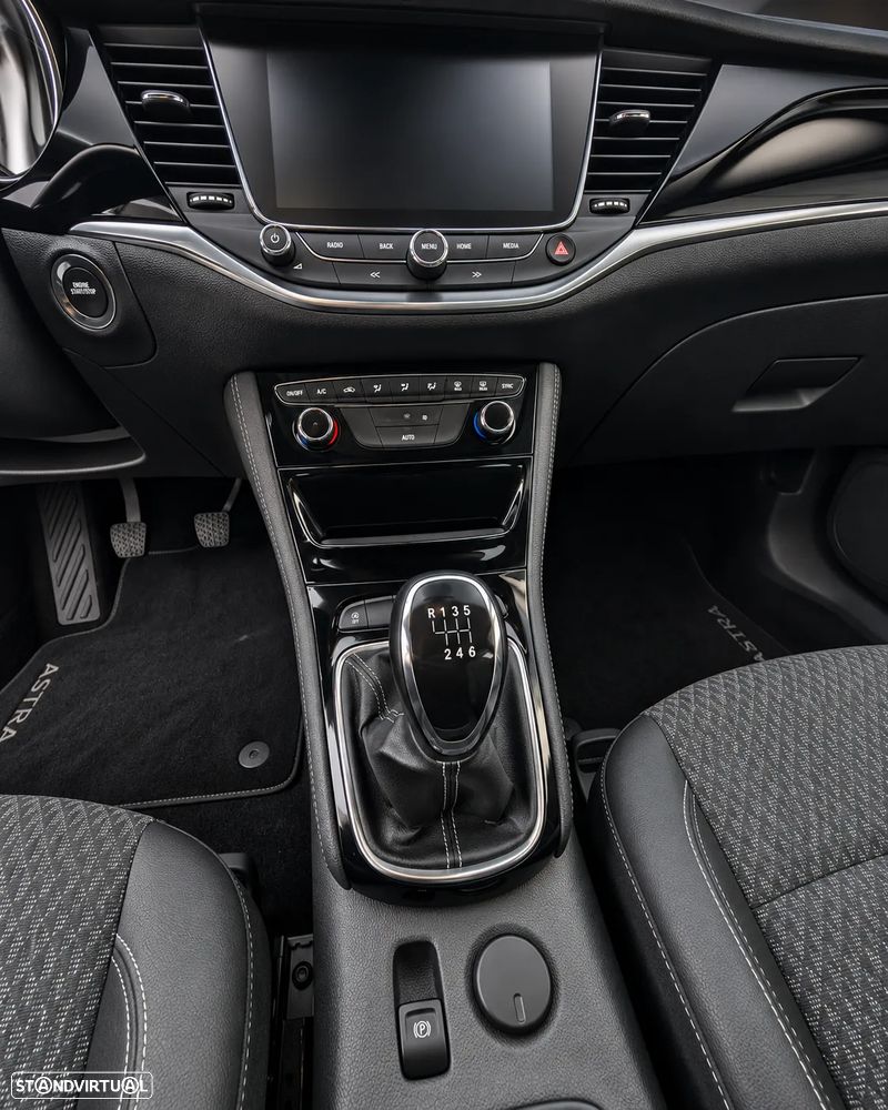 Opel Astra Sports Tourer - 13