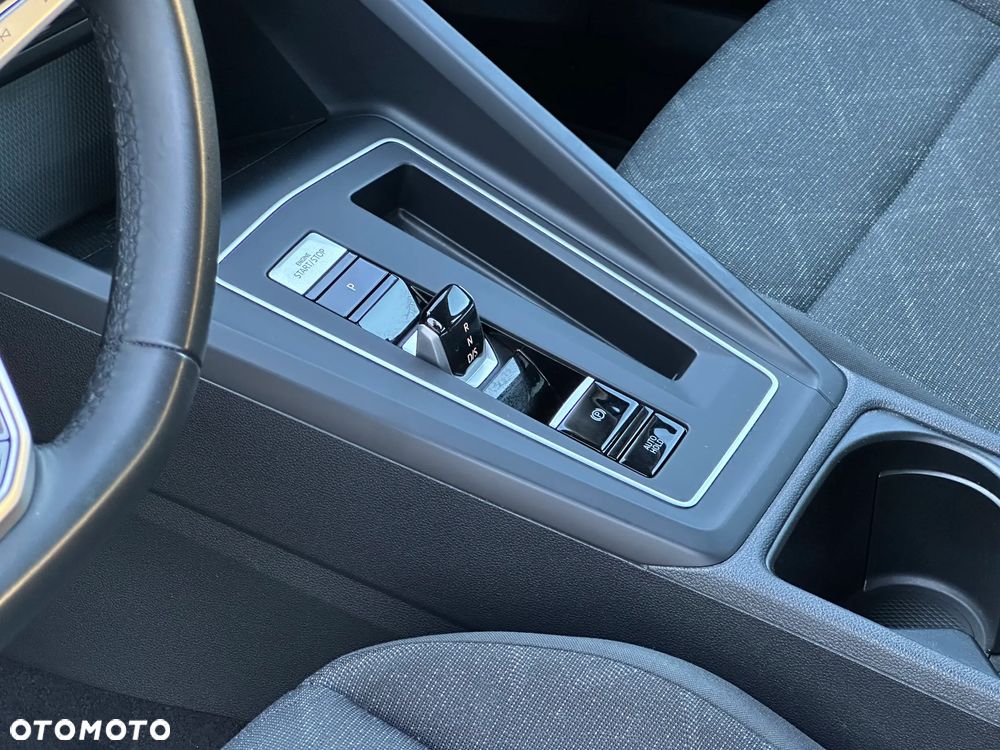 Volkswagen Golf VIII 1.5 eTSI EVO Life DSG - 16