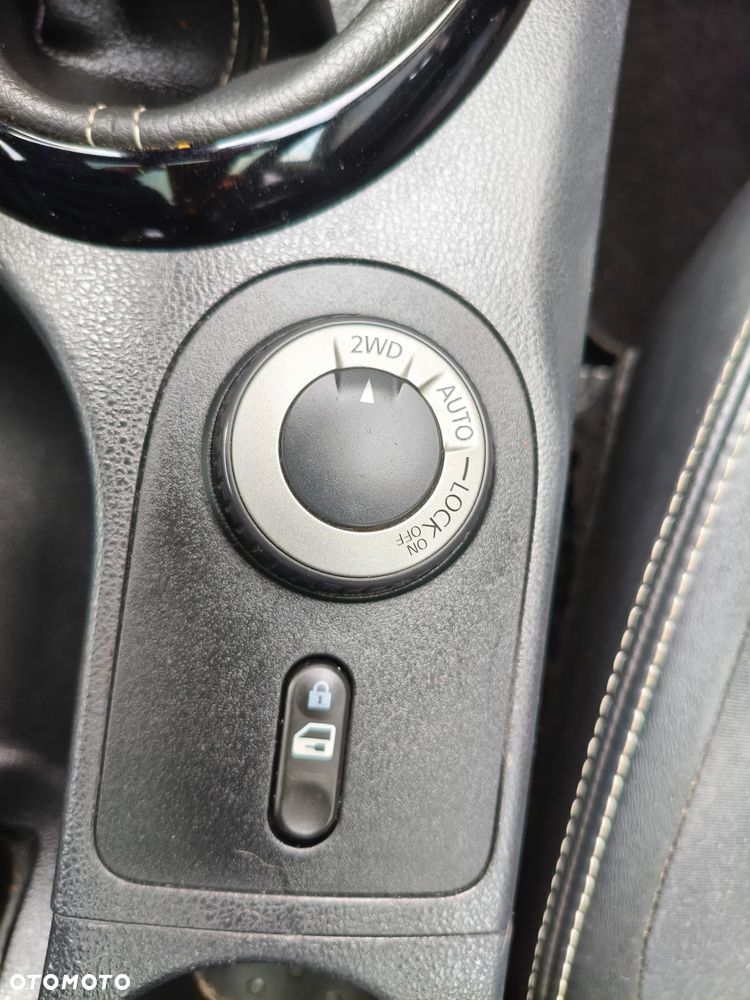 Nissan Qashqai 1.6 dCi 4 x 4 DPF Start/Stop tekna - 16
