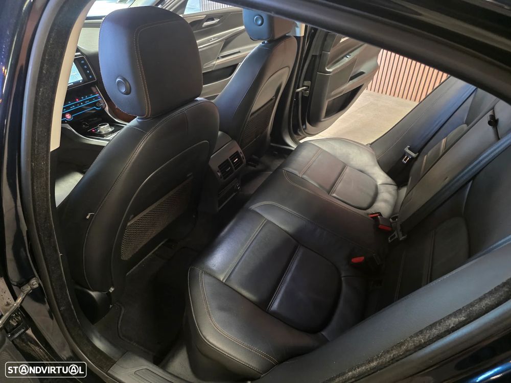 Jaguar XE E-Performance Aut. Prestige - 40