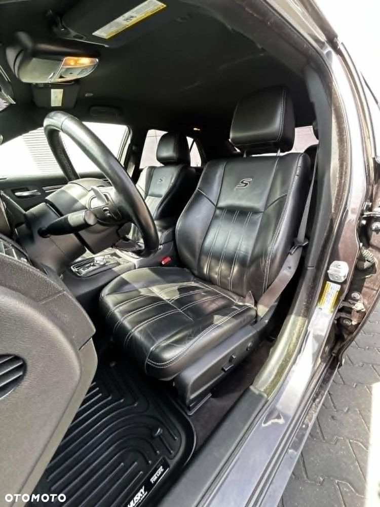 Chrysler 300s - 16