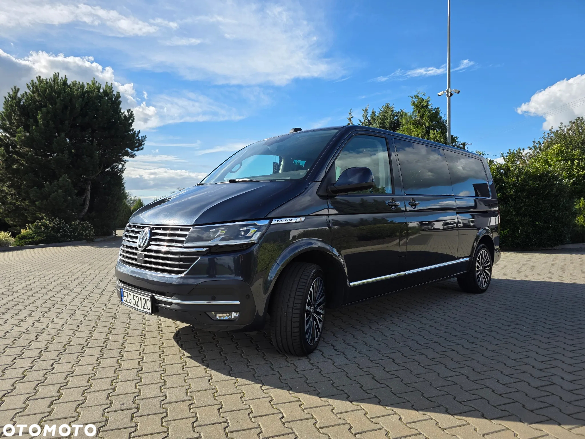 Volkswagen Multivan - 2