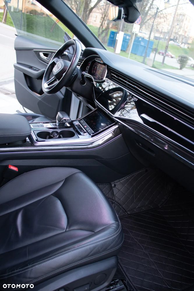 Audi Q8 55 TFSI quattro tiptronic - 15