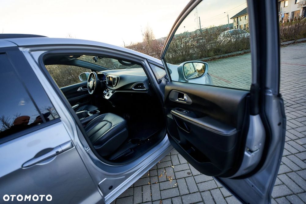 Chrysler Pacifica - 34