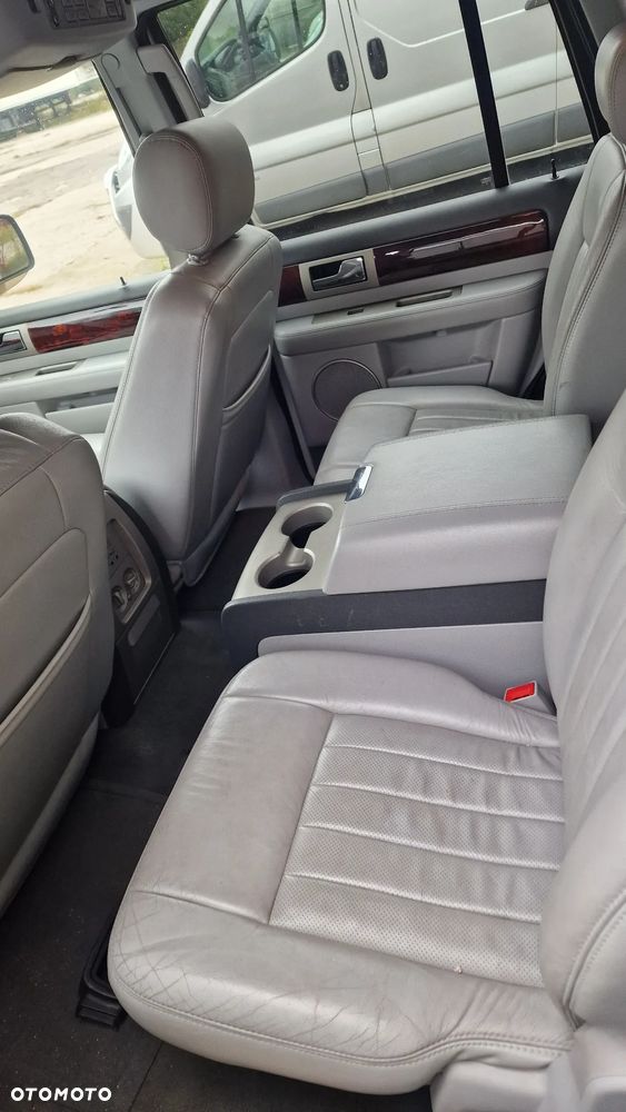 Lincoln Navigator - 24