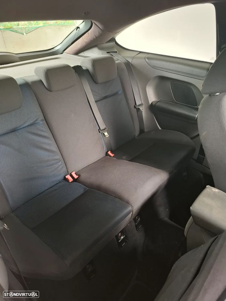 Ford Focus 1.4 16V Sport - 8