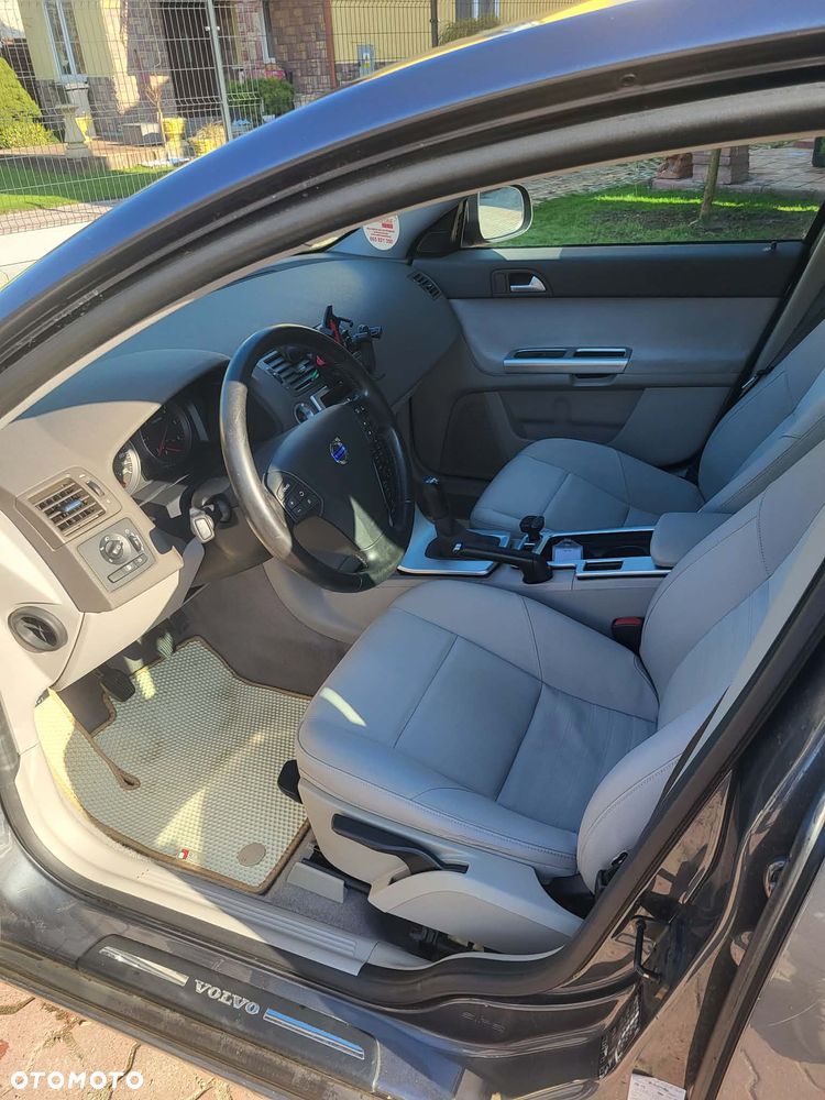 Volvo V50 D2 Momentum - 10