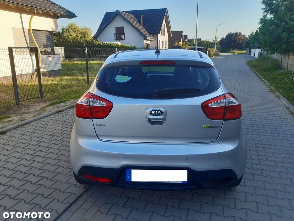 Kia Rio 1.1 CRDI Dream Team Edition - 4