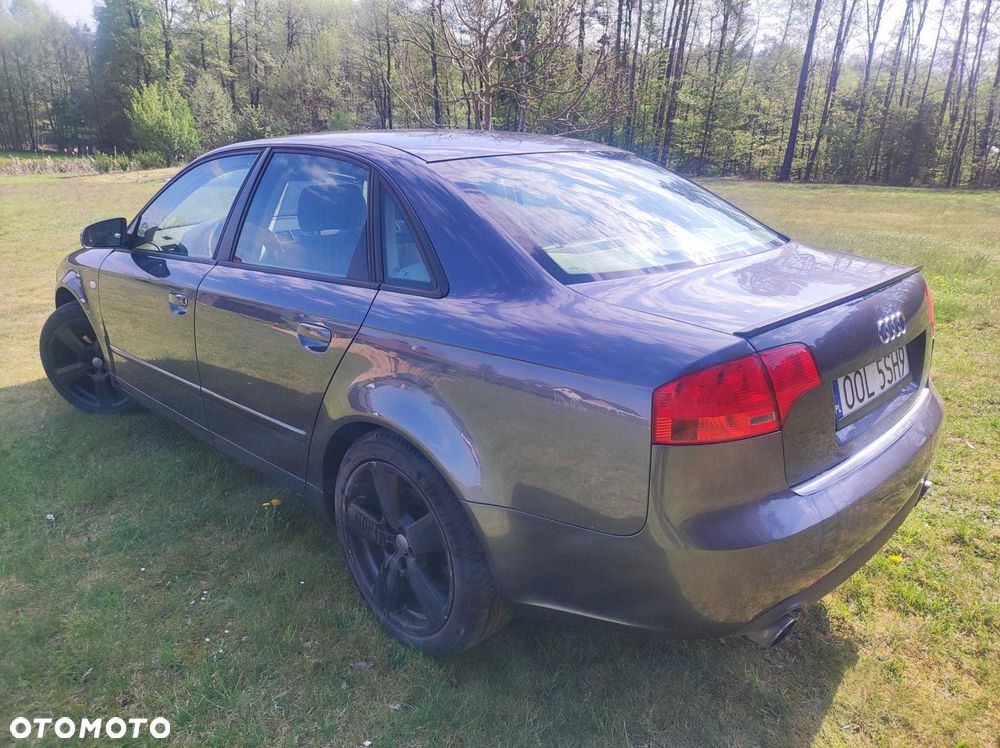 Audi A4 Limousine - 4