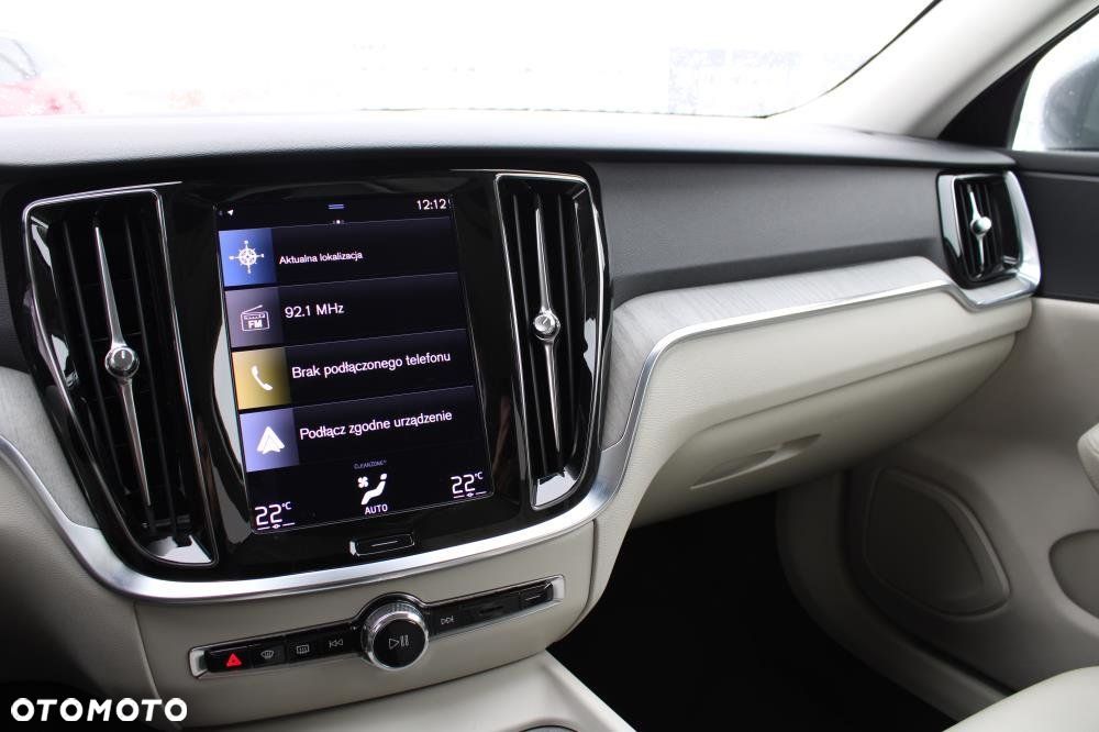 Volvo V60 Cross Country - 25