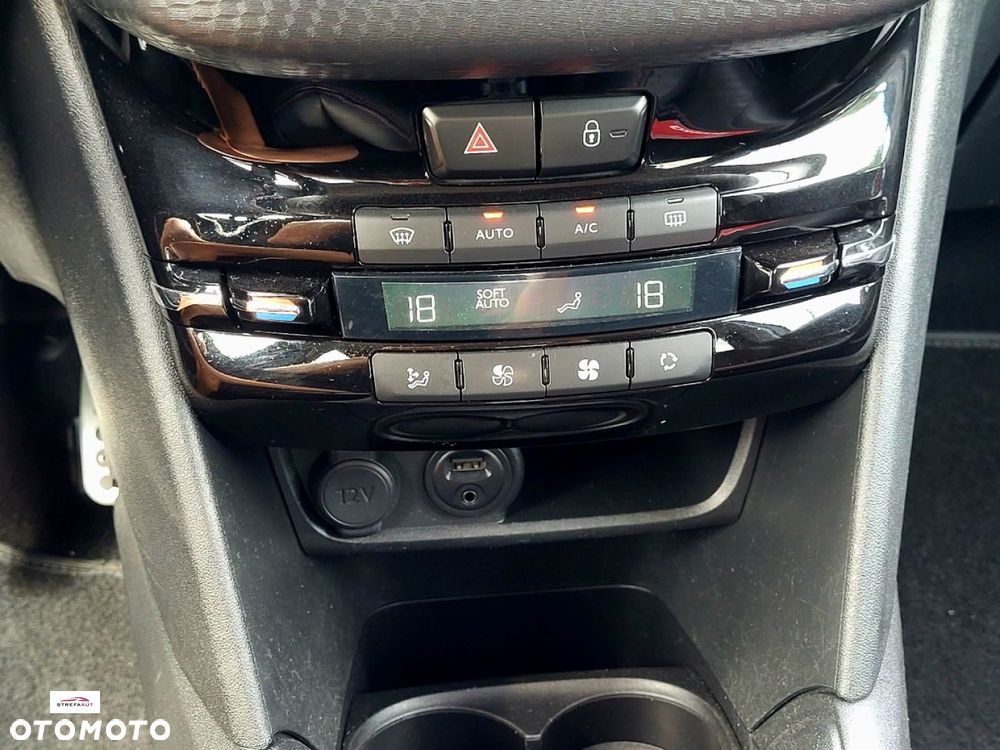 Peugeot 208 - 15