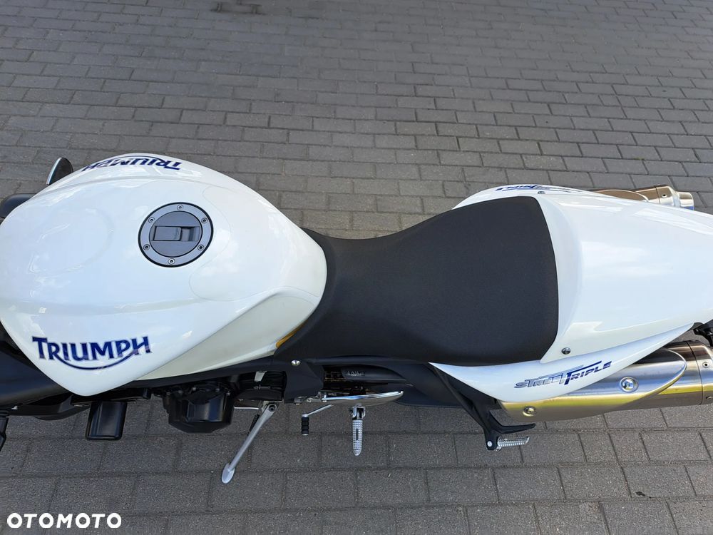 Triumph Street Triple - 11