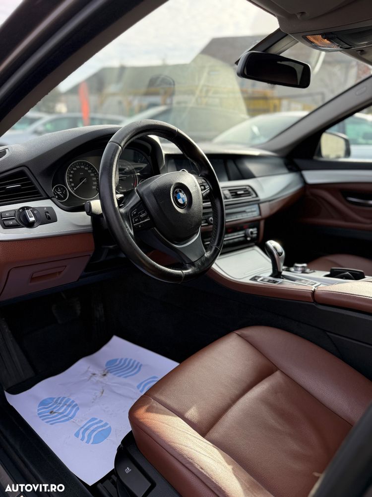 BMW Seria 5 525d xDrive - 17